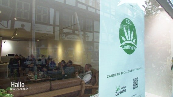 Die Räumlichkeiten des Cannabis Social Club Göttingen durch das Schaufenster betrachtet. © Screenshot 