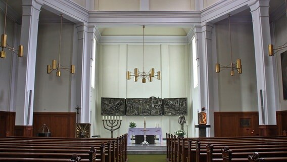 Innenraum der Kirche St. Elisabeth in Hamburg-Harvesthude © Dirtsc 