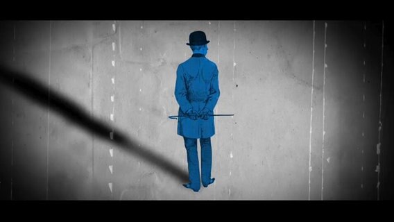 Franz Kafka von hinten, blau eingefärbt © Screenshot NDR 